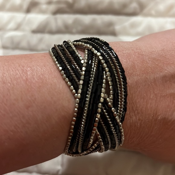 Beaded bracelet from Taiwan. One size fits most. Stretches to open and close. - Picture 6 of 6